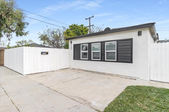 Photo - 2101 E 63rd St