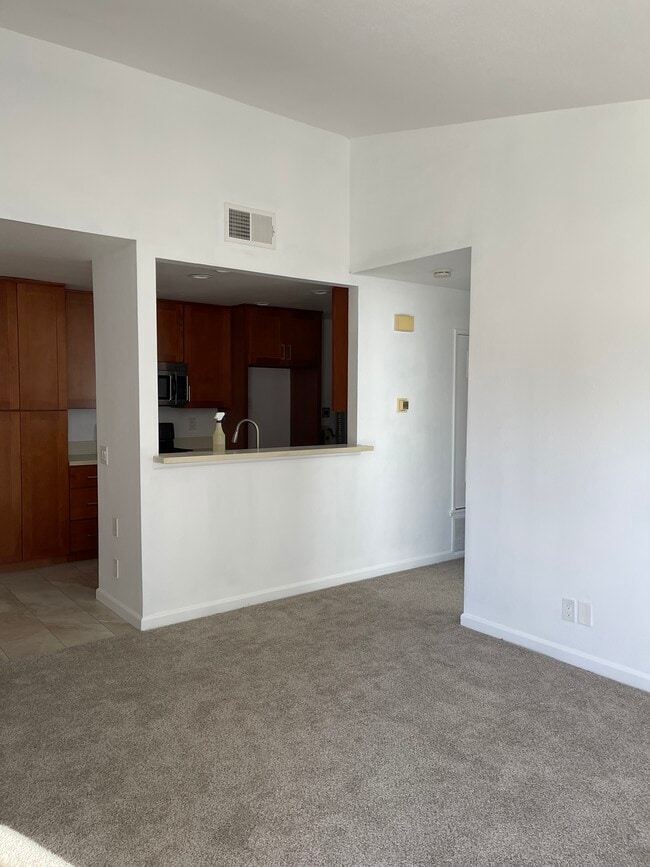 Building Photo - 9454 Twin Trails Dr Unit 202