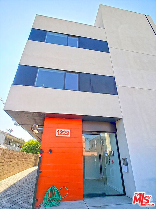 Building Photo - 1229 S Kingsley Dr Rental