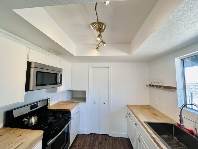 Photo - Beautiful 4 Bedroom House for rent in South Joshua Tree