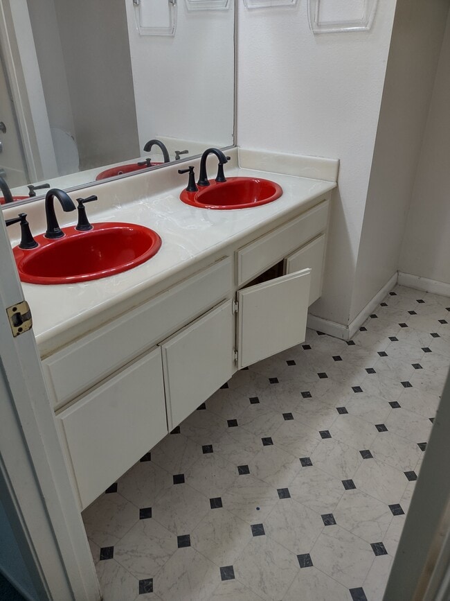 bathroom lavatory - 2429 Gail Ct