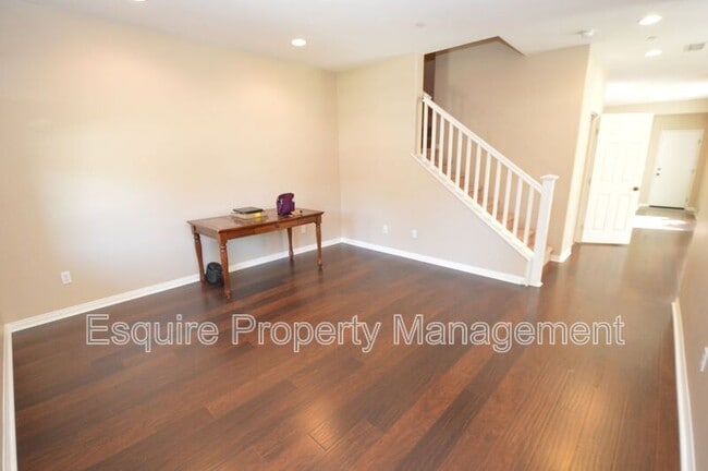 Photo - 3246 N Ventura Rd