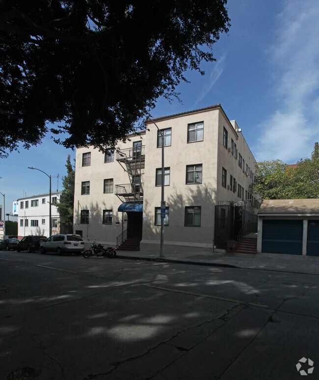 Primary Photo - Loma Manor