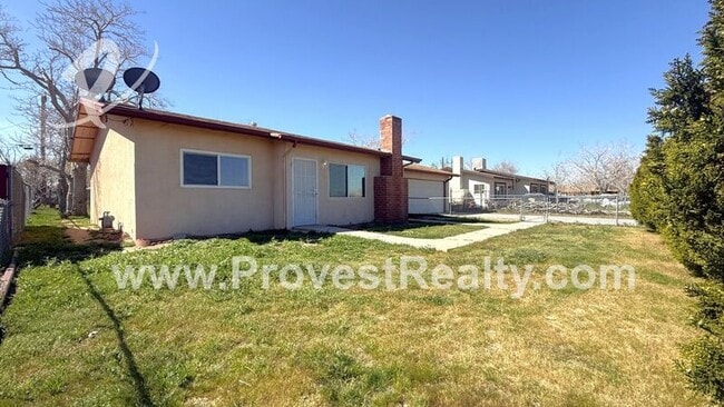 Photo - 15941 Vine St