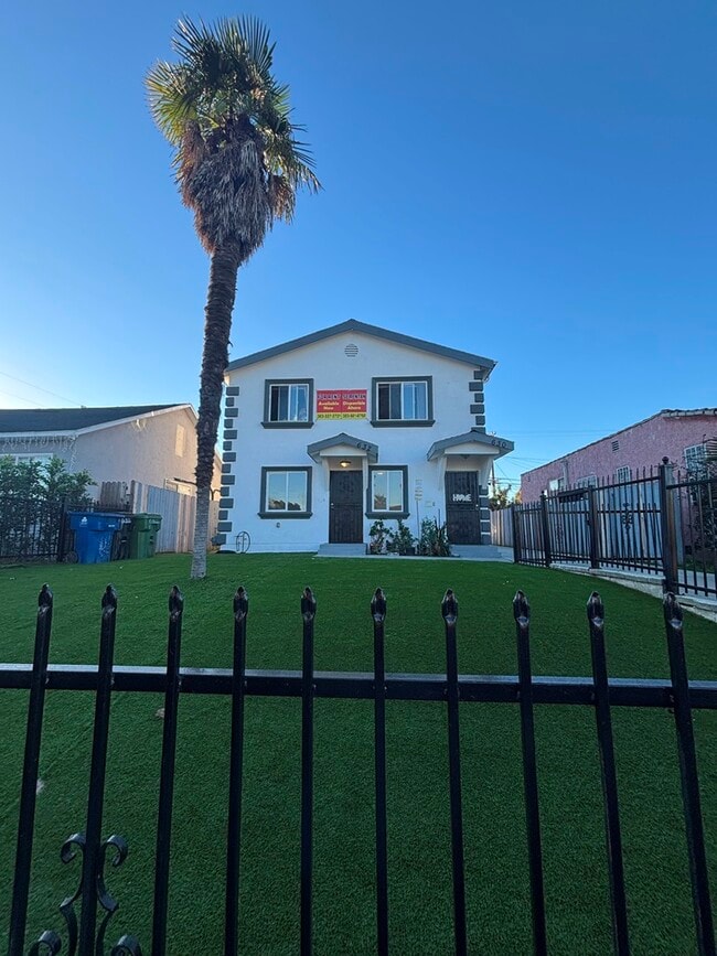 Building Photo - 632 E 113th St