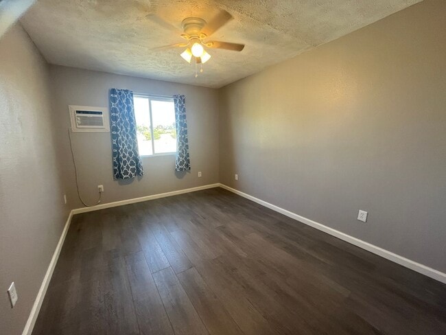 Photo - 524 Unit #B