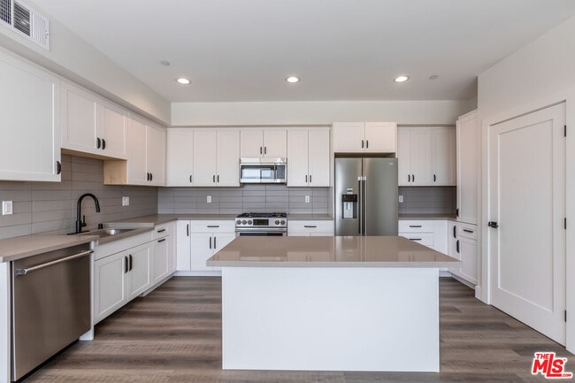 Photo - 857 Hayworth Ave Unit 403