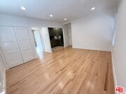 Photo - 204 S Reeves Dr