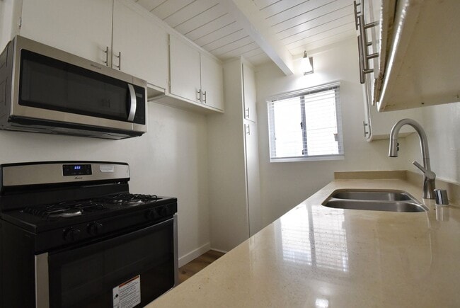 Photo - 6125 Whitsett Ave Unit 01