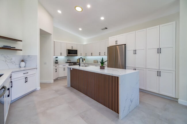 Building Photo - 67568 S Laguna Dr