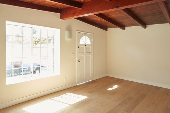 Photo - 3644 Greenfield Ave Unit 3644