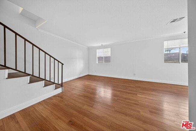 Photo - 11063 Cumpston St