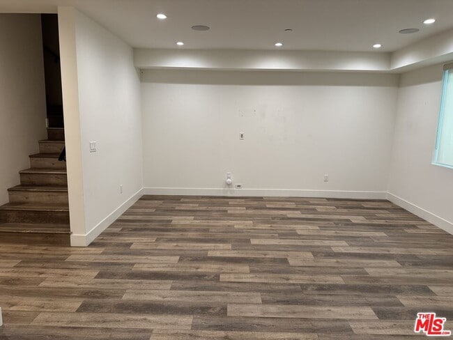 Building Photo - 621 Huntley Dr Unit B