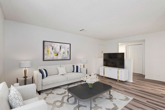 Photo - 701 Aster St.