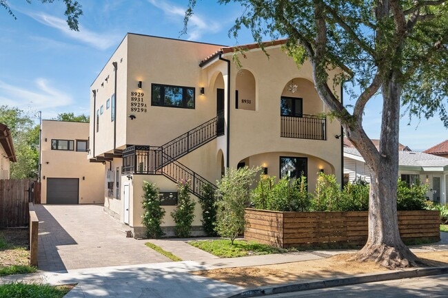 Photo - Stunning brand new construction, modern lu... Unit 8931 Hubbard