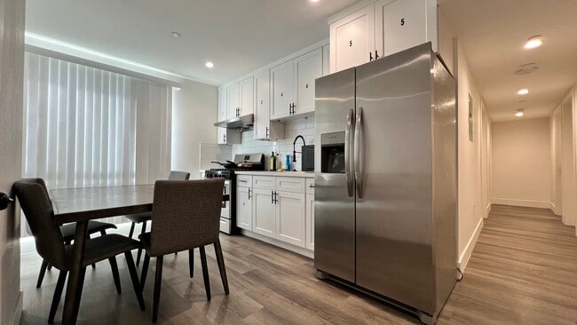 Photo - 1530 W 37th St -- Housing near USC/Ktown