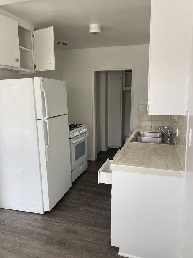 Building Photo - 512 Bay St Unit 3