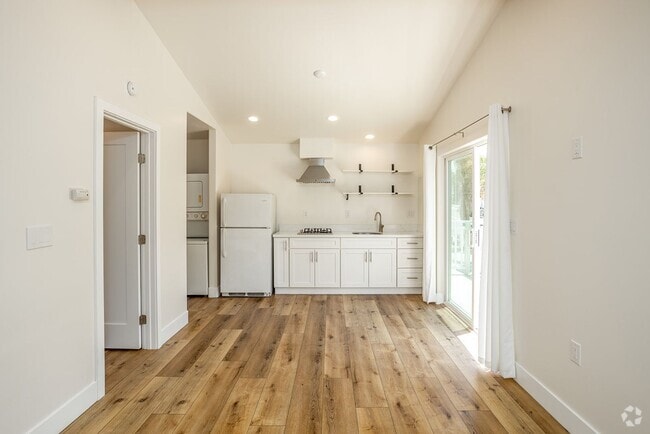 Building Photo - 1 Bedroom in Oceanside! Rental