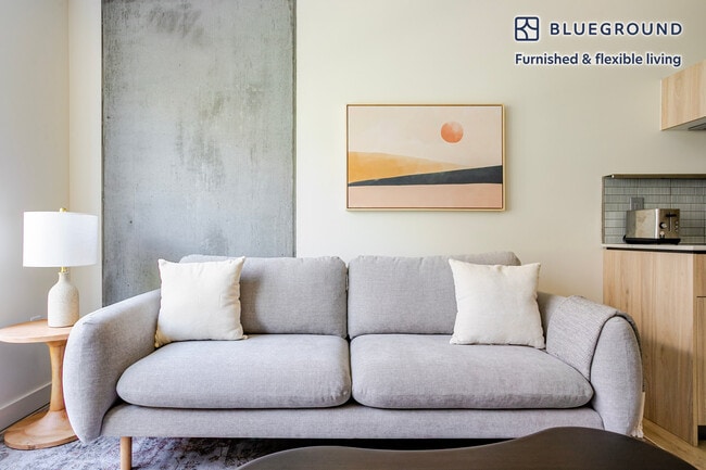 Photo - 6390 De Longpre Ave Unit FL3-ID1400