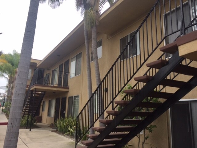 Front Exterior - 4052 Oregon St