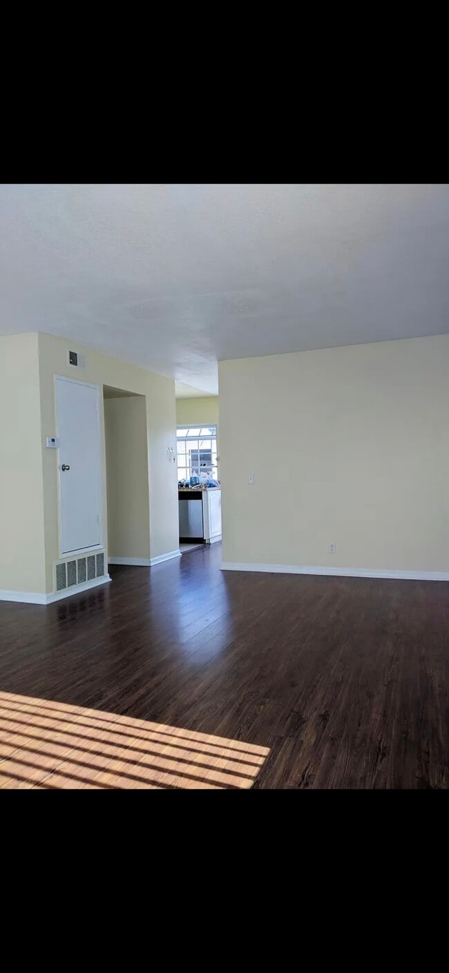 Photo - 1241 Cheltenham Ln