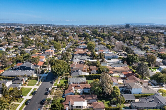 It's a beautiful day in the neighborhood - 2621 Veteran Ave