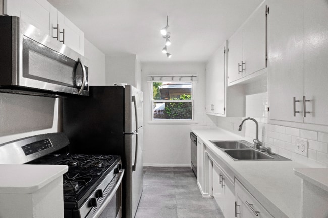 Photo - 2001 Beachwood Dr Unit 10