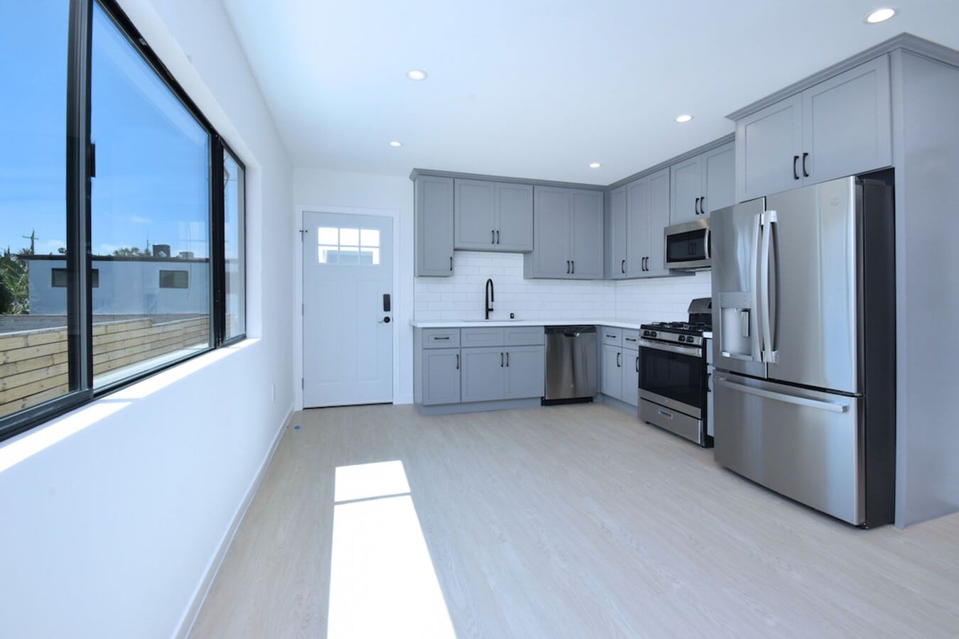 Photo - 3412 Bellevue Ave Apartment Unit 3414