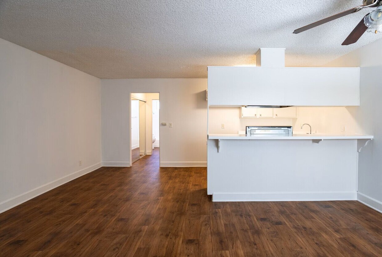 Floor Plan - Comfortable 1 Bed 1 Bath Apartment in Van Nuys