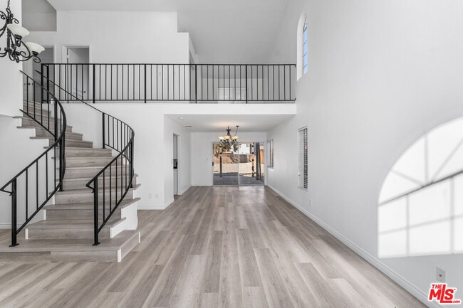 Photo - 37105 Zinnia St