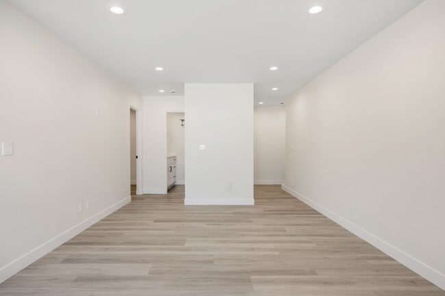 Photo - 5409 Radford Ave Unit 07