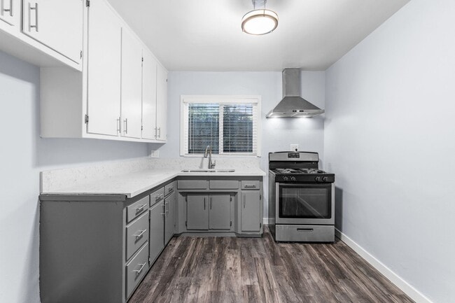 Photo - 925 E 19th St Unit 02