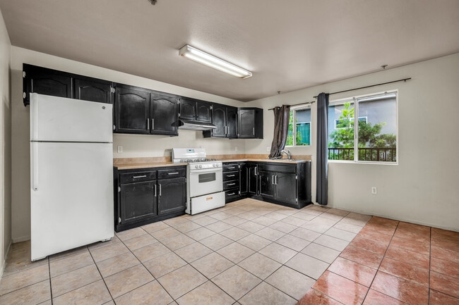 Photo - 5231 Huntington Dr N Unit 4