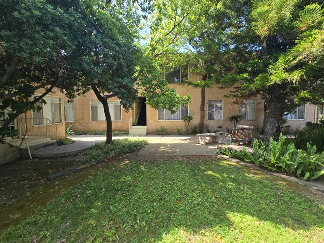 Building Photo - 13531 Wyandotte St Rental