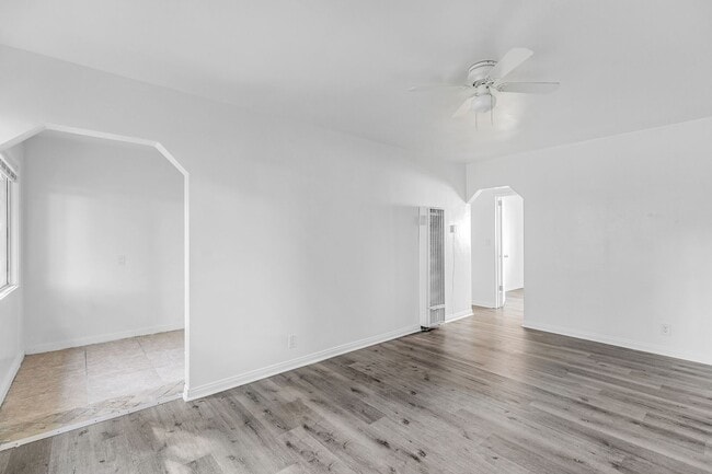 Building Photo - 13410 S Vermont Ave Unit 13410