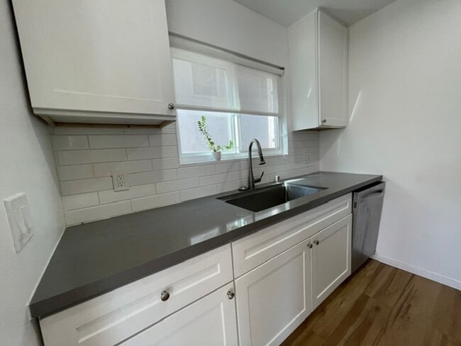 Building Photo - 2216 Highland Ave Unit A
