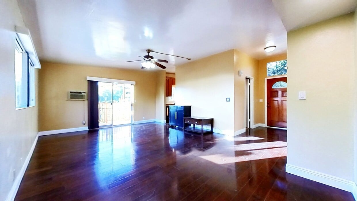 3D Tour - 2160 Lake Shore Ave Unit A