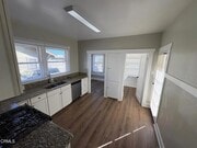 Photo - 1584 E Thompson Blvd