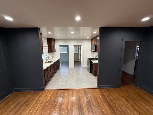 Building Photo - 1493 W 47th St Unit 1493