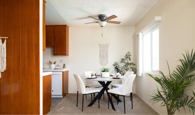 Photo - Casa De Windsor - North Clairemont