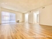 Photo - 1140 N Clark St Unit 207