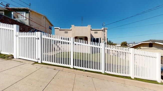 Building Photo - Modern & Spacious Home in East LA – Great Value and Prime Location!
