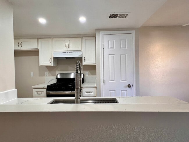 Photo - 1731 Normandy Pl Unit 70B