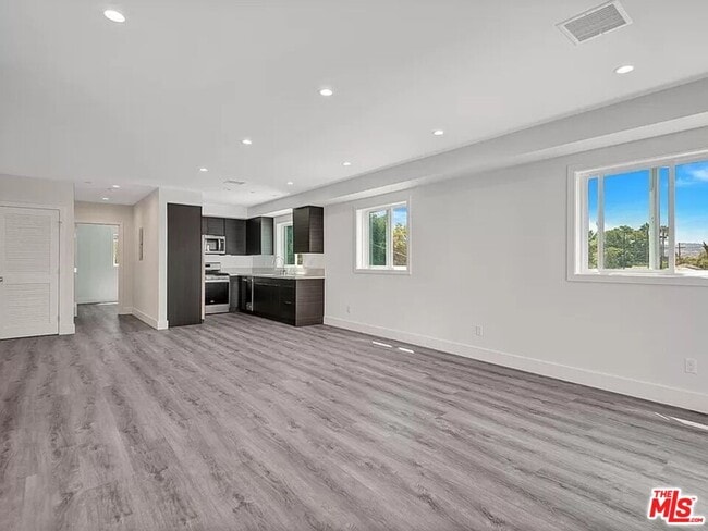 Photo - 5750 Kester Ave