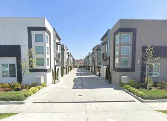 Building Photo - 14416 Yukon Ave Unit C Rental