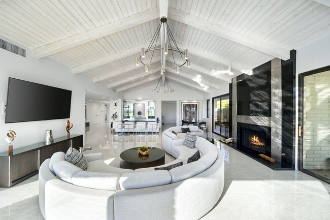 Photo - 39 Mayfair Dr