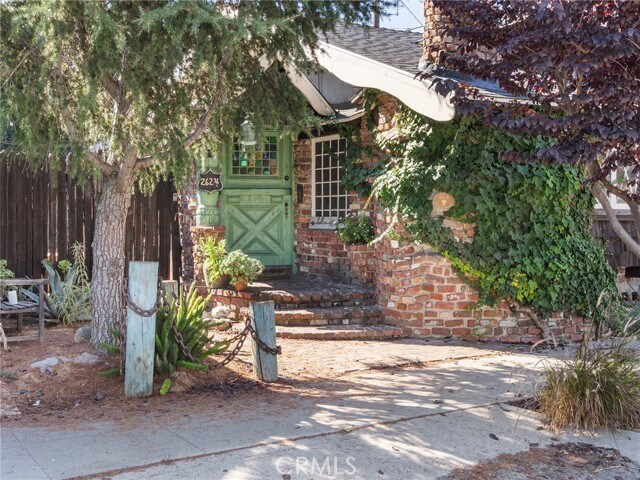 Photo - 2624 E 8th St