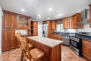 4BR, 2BA - 2,000SF - Kitchen - 9501 Clybourn Ave