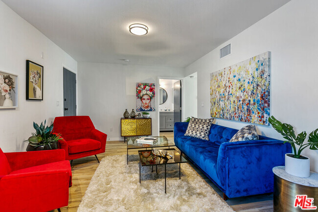 Building Photo - 6640 Woodley Ave Unit 115 Rental