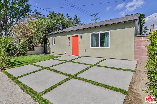 Photo - 11801 Albers St